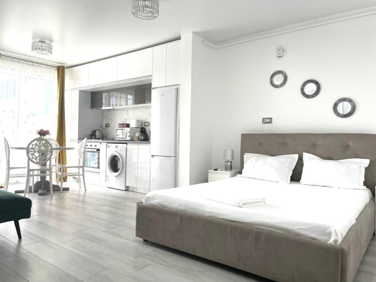 Dominic 2 Beds 1 Sofa Parking Pool Apartament By Alezzi Nord10 Apartment Navodari Luaran gambar