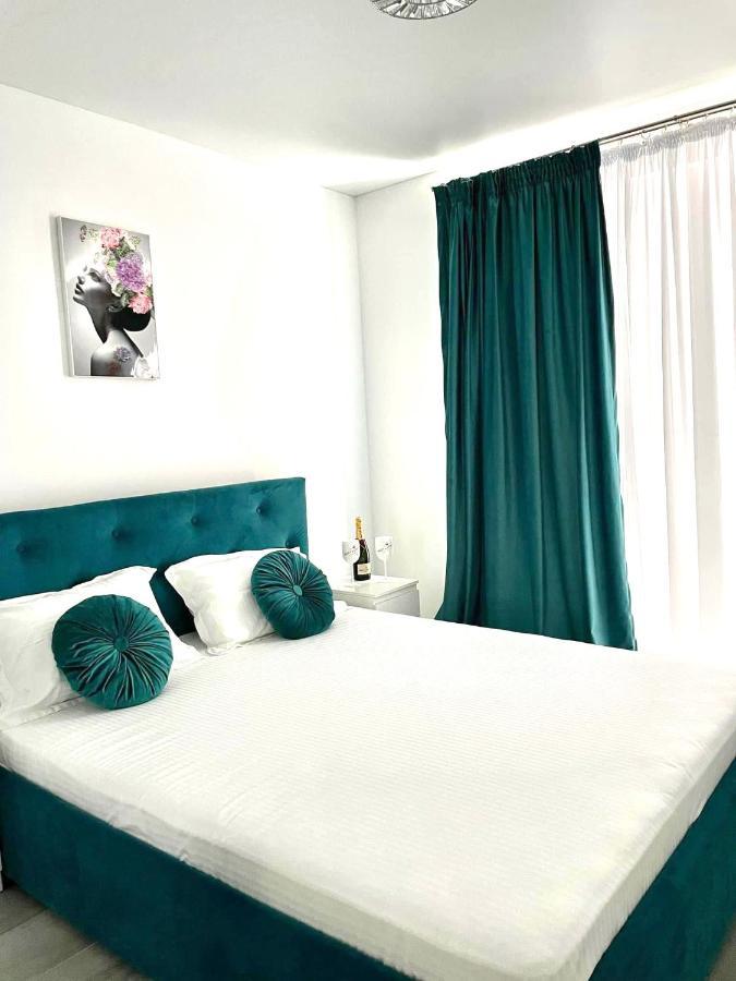 Dominic 2 Beds 1 Sofa Parking Pool Apartament By Alezzi Nord10 Apartment Navodari Luaran gambar