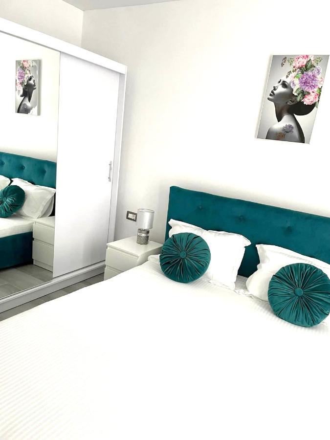 Dominic 2 Beds 1 Sofa Parking Pool Apartament By Alezzi Nord10 Apartment Navodari Luaran gambar